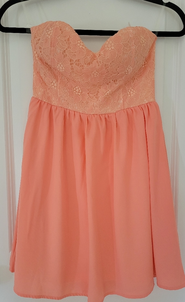 Strapless lace and chiffon dress
